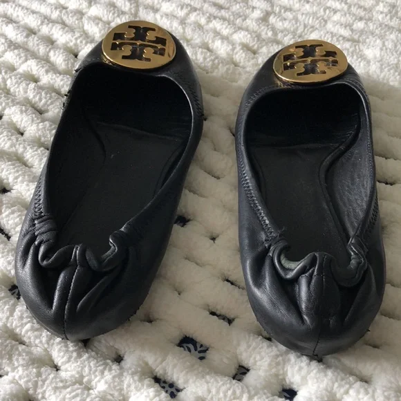 Tory Burch Reva ballet flats. Gold medallion. Black leather. Size 8 1/2.EUC - Picture 2 of 6